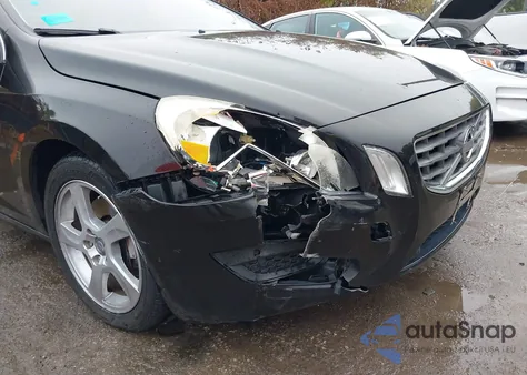 2012 Volvo S60 T5 z USA, uszkodzony, nr VIN YV1622FS2C2053908